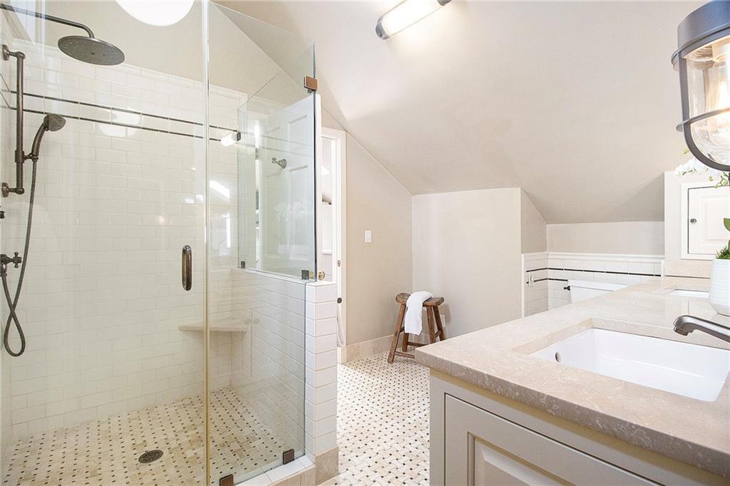 1528 N Highland Avenue NE