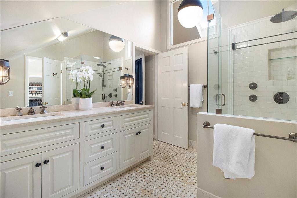 1528 N Highland Avenue NE