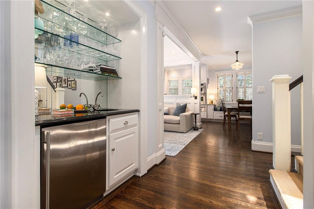 1528 N Highland Avenue NE