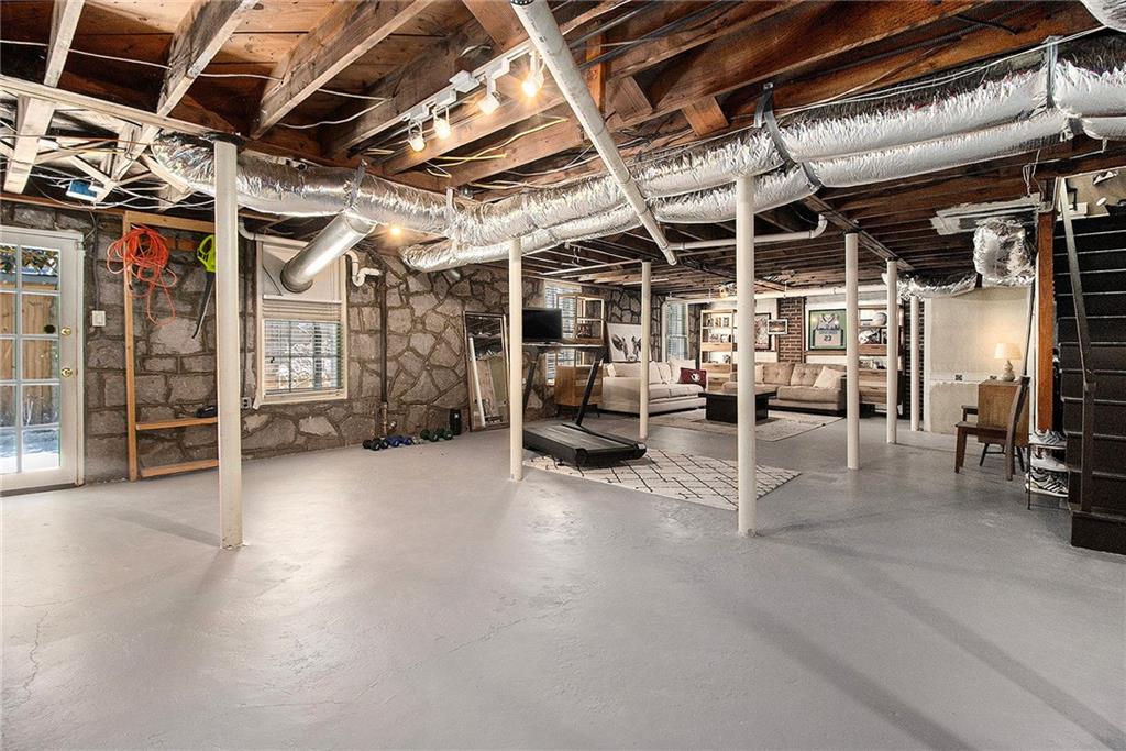 1528 N Highland Avenue NE