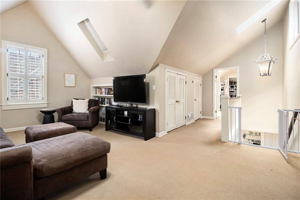 1528 N Highland Avenue NE