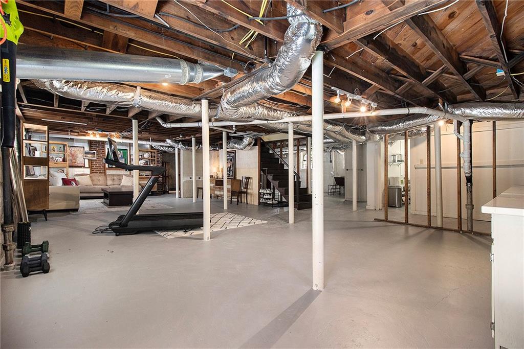 1528 N Highland Avenue NE