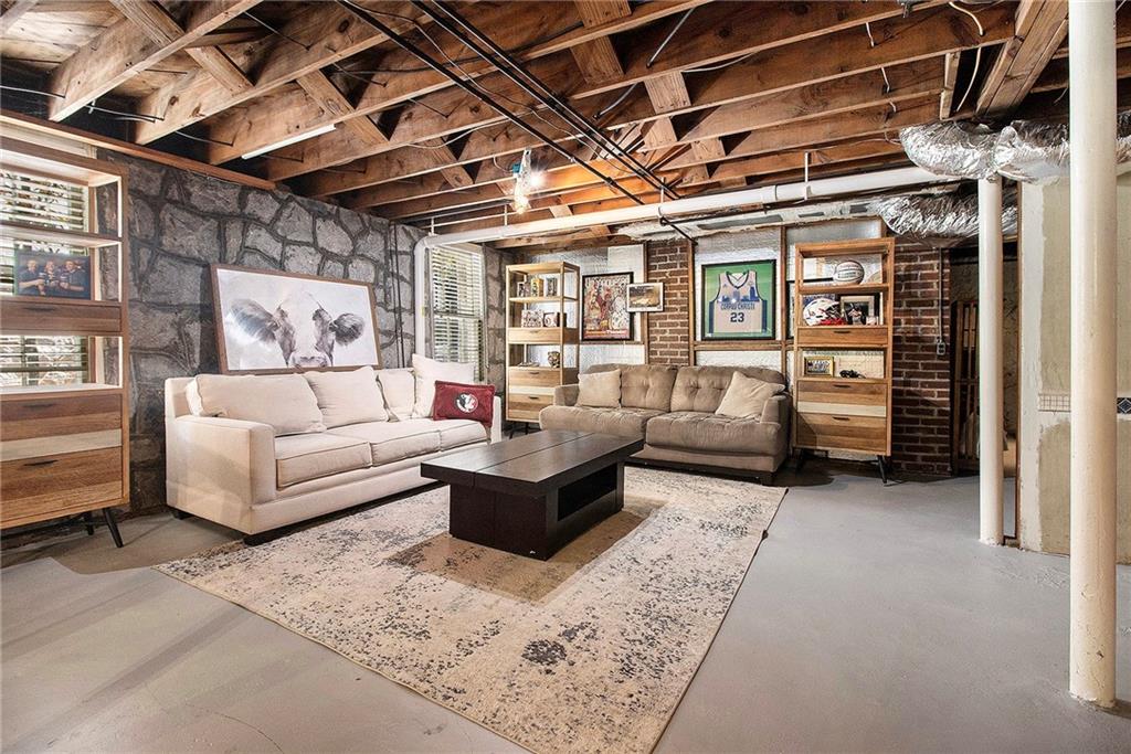 1528 N Highland Avenue NE