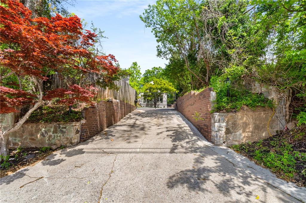 490 Rock Springs Road NE