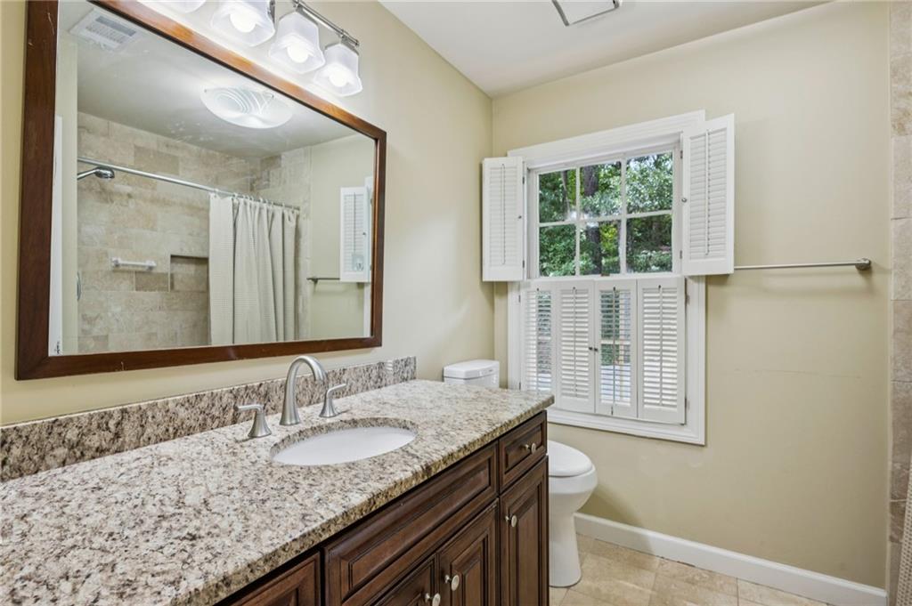 52 Ivy Chase NE