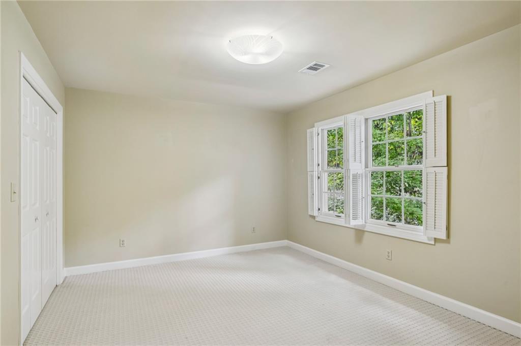 52 Ivy Chase NE