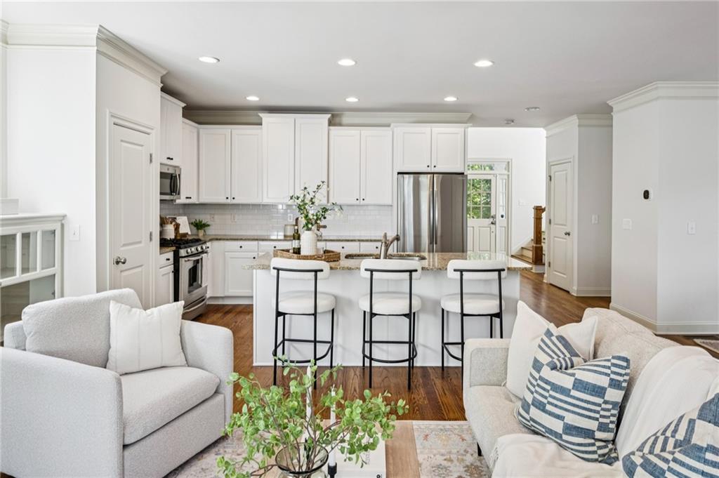 1612 Gilstrap Lane NW