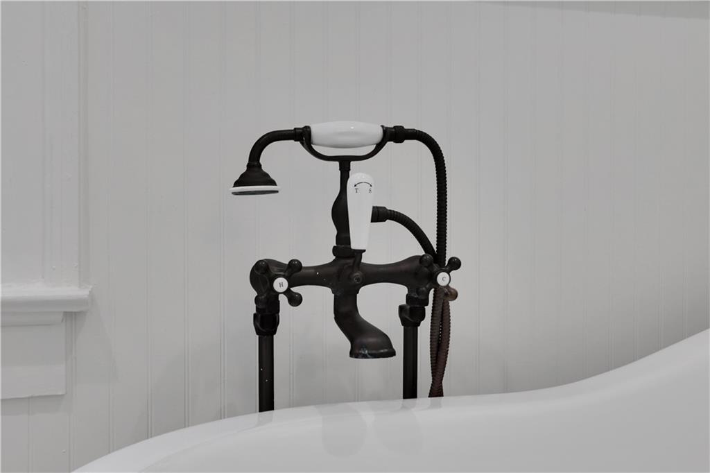 204 Springdale Drive NE