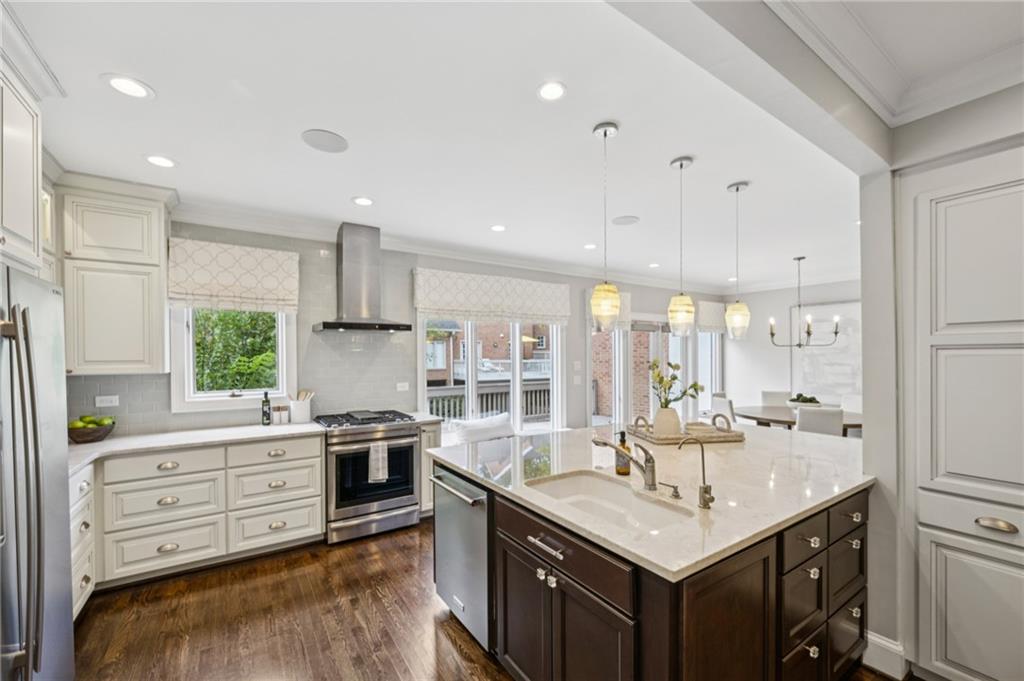 78 Paces West Circle NW