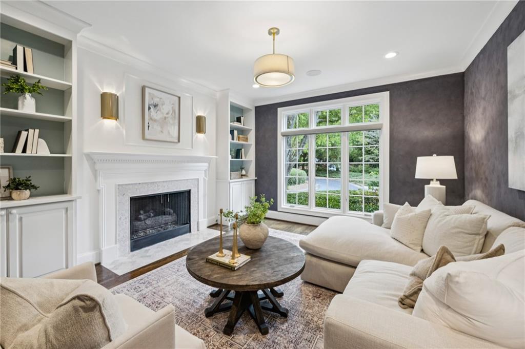 78 Paces West Circle NW