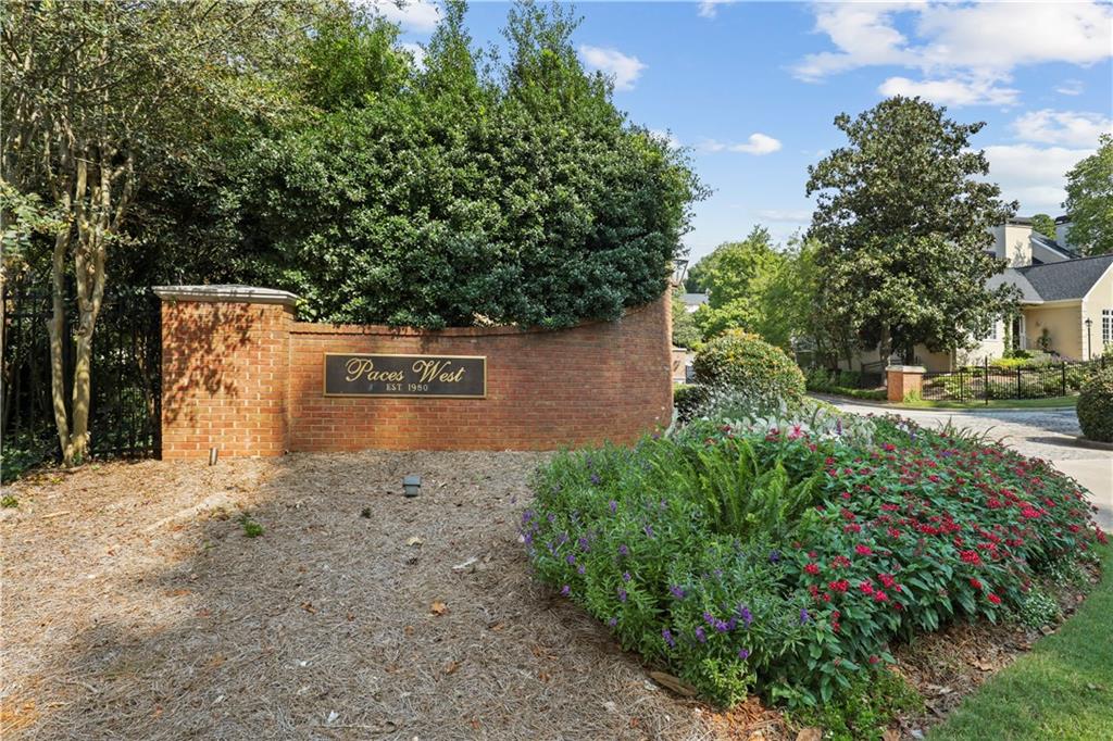 78 Paces West Circle NW