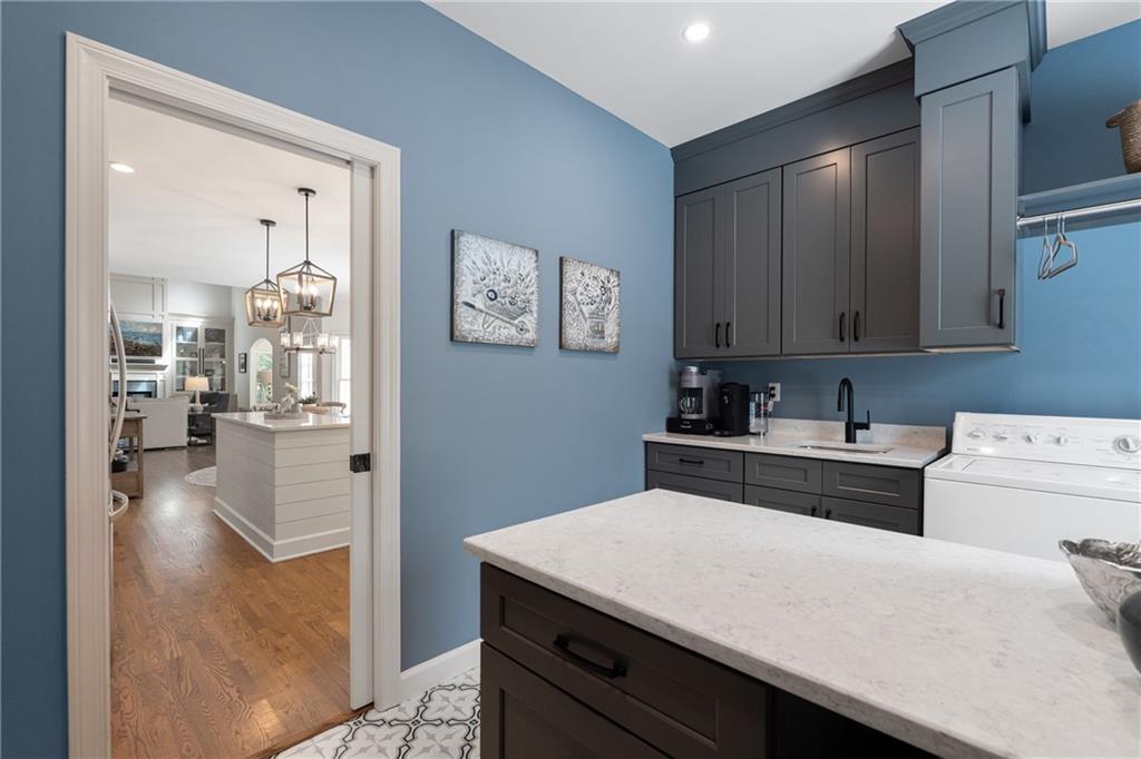 3669 Outlook Court NE