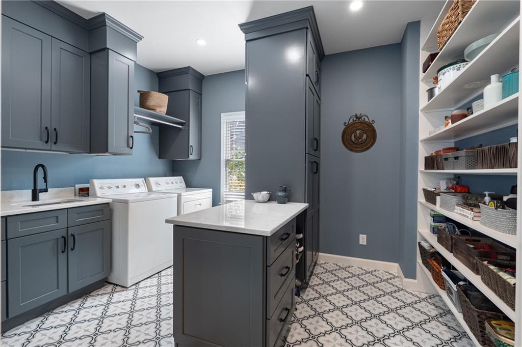 3669 Outlook Court NE