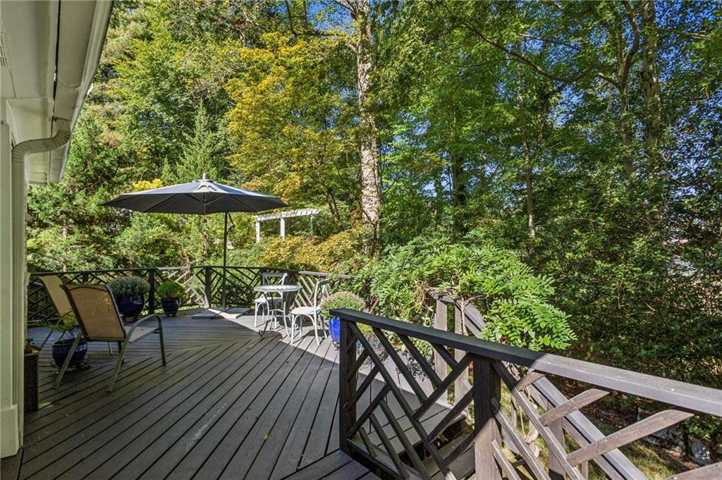 545 Overbrook Drive NW