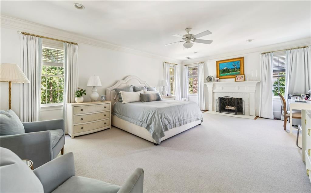 4550 E Brookhaven Drive NE