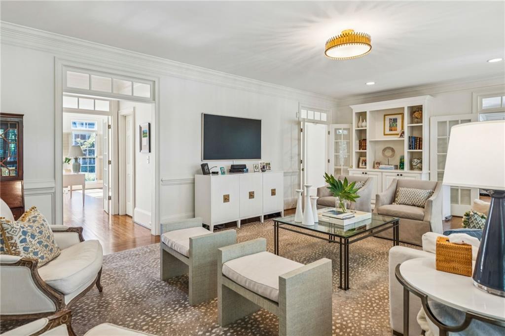 4550 E Brookhaven Drive NE