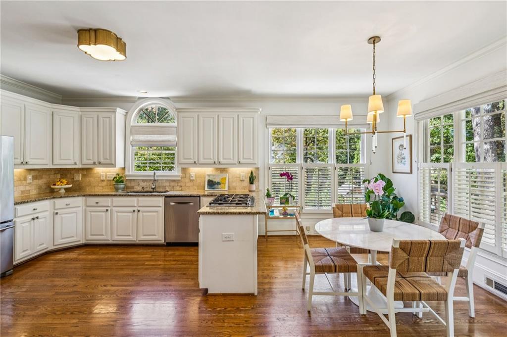 4550 E Brookhaven Drive NE