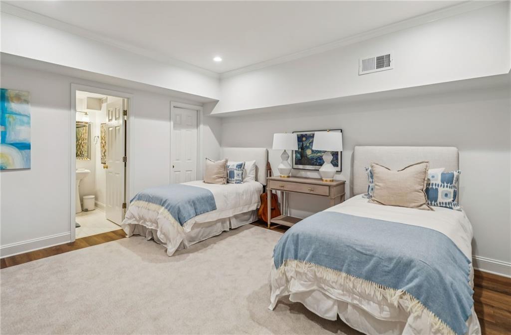 4550 E Brookhaven Drive NE