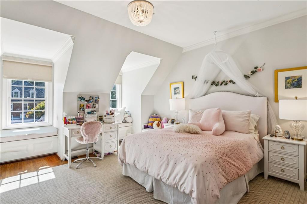 4550 E Brookhaven Drive NE