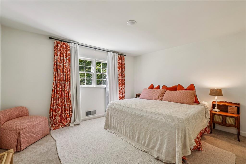 4570 N Elizabeth Lane SE