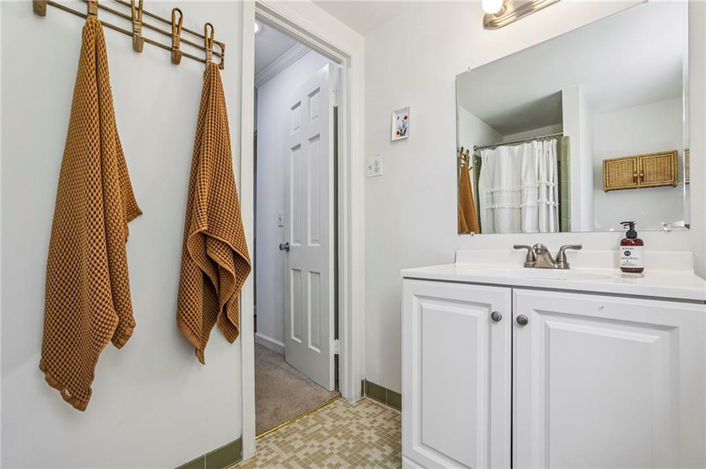 4570 N Elizabeth Lane SE