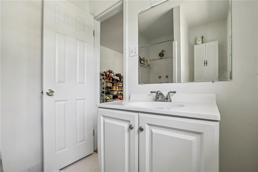 4570 N Elizabeth Lane SE