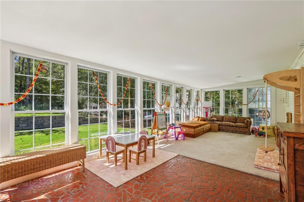 4570 N Elizabeth Lane SE