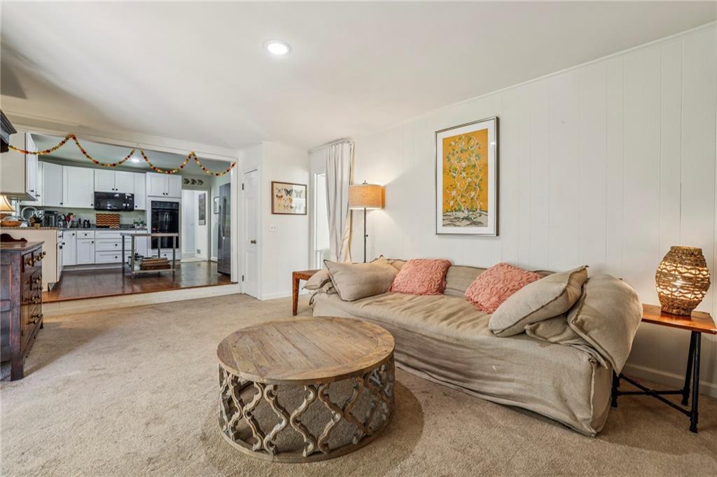 4570 N Elizabeth Lane SE