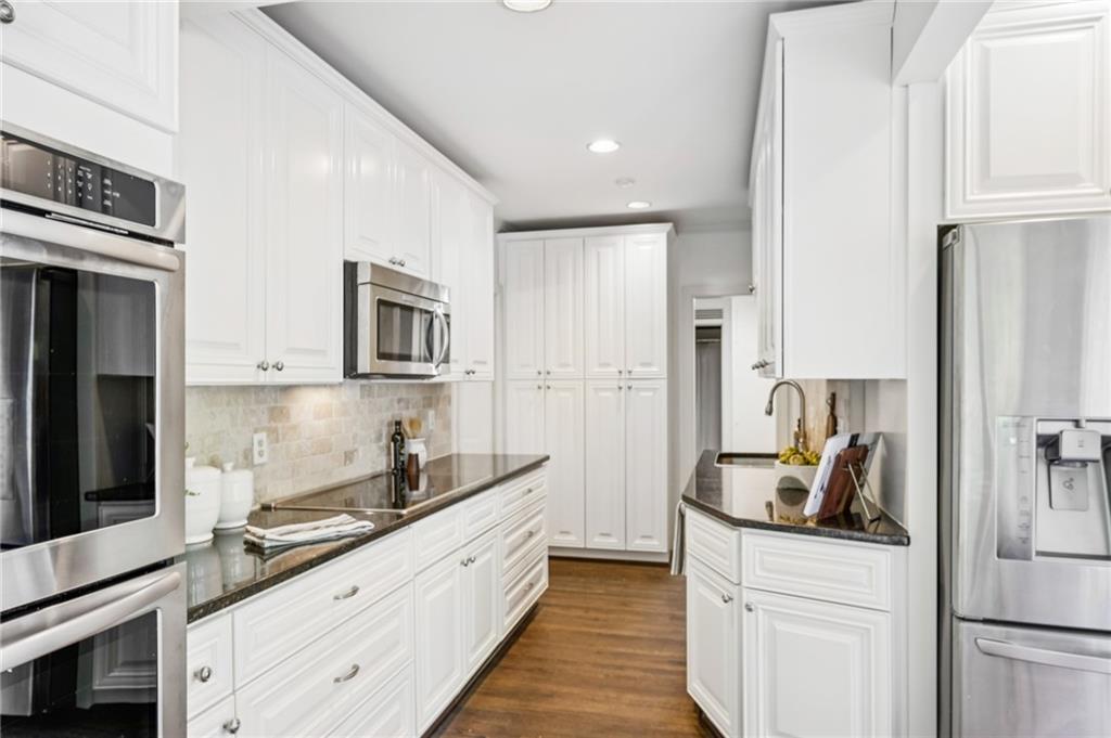 2047 Dellwood Drive NW