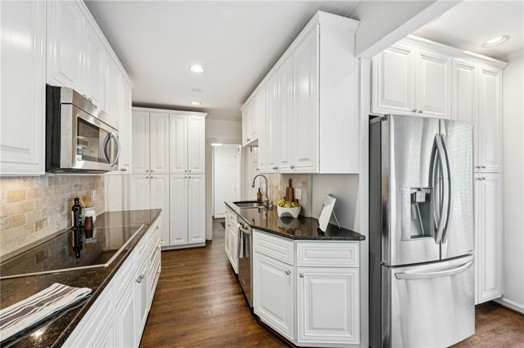 2047 Dellwood Drive NW