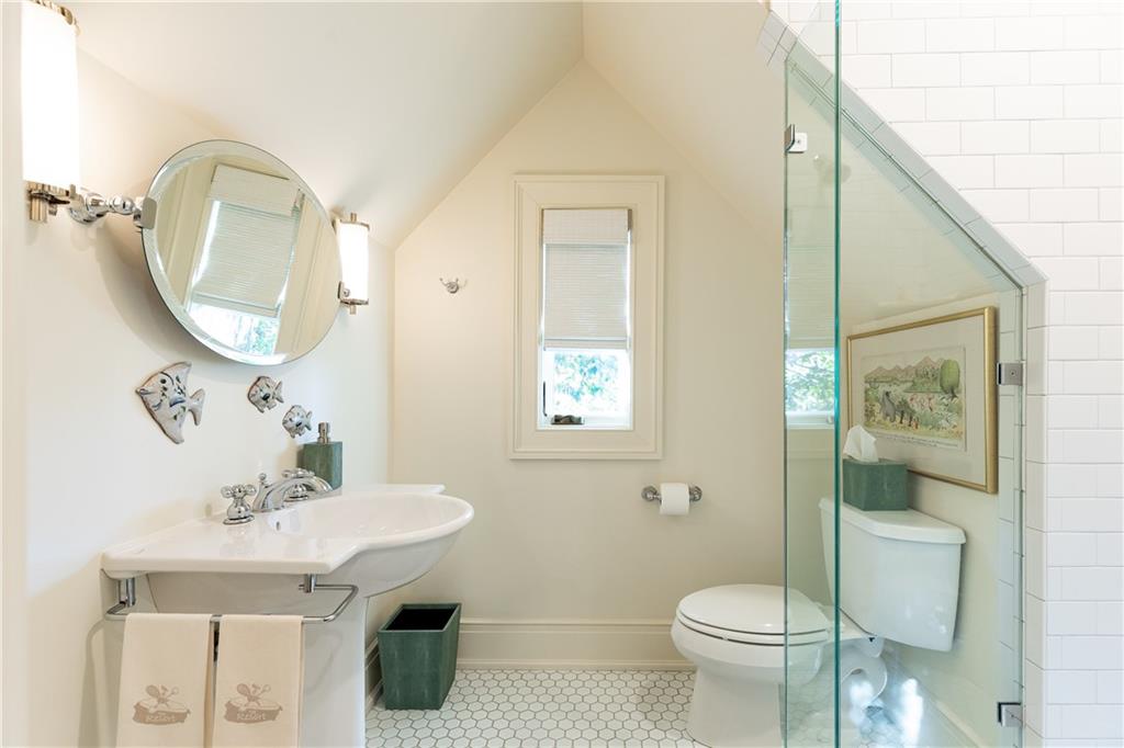 2363 Montview Drive NW