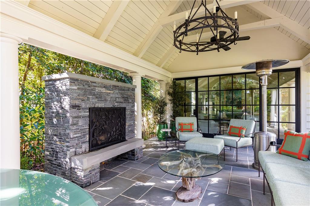 2363 Montview Drive NW