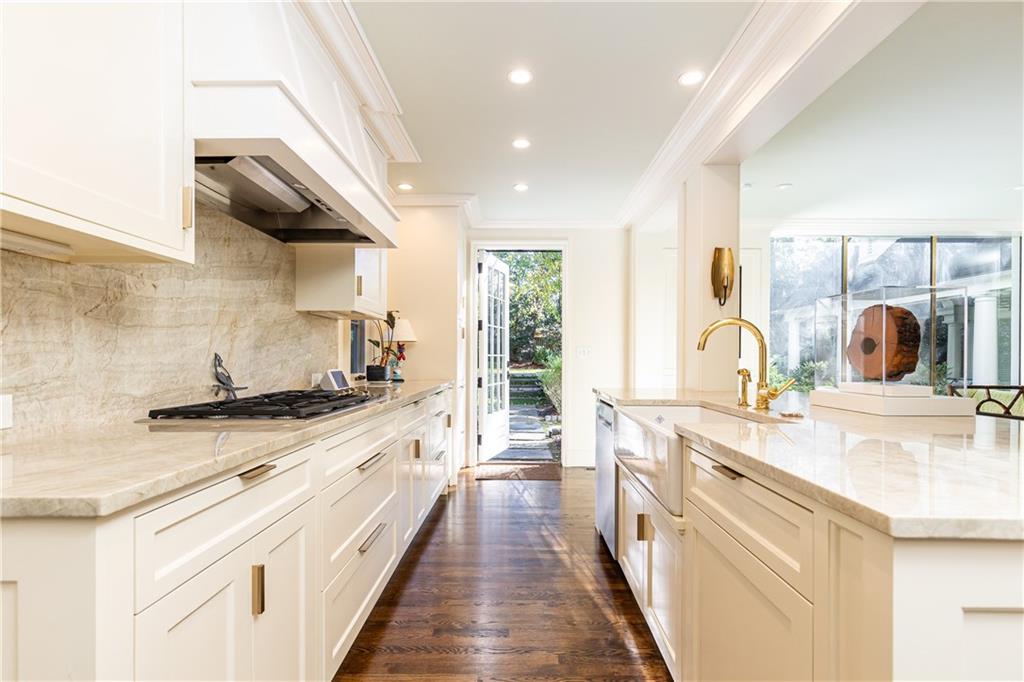 2363 Montview Drive NW