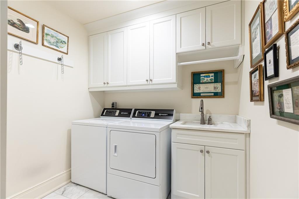 2363 Montview Drive NW