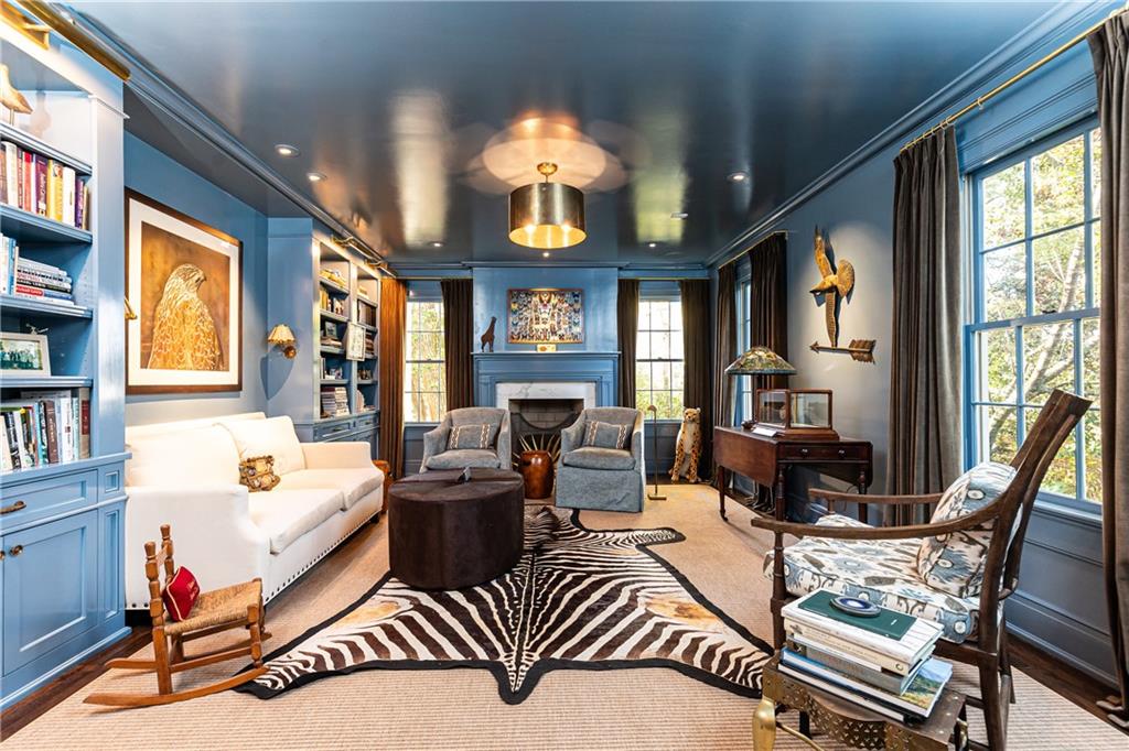 2363 Montview Drive NW