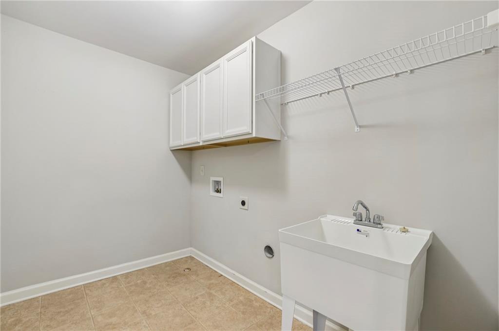 1210 Roswell Manor Circle