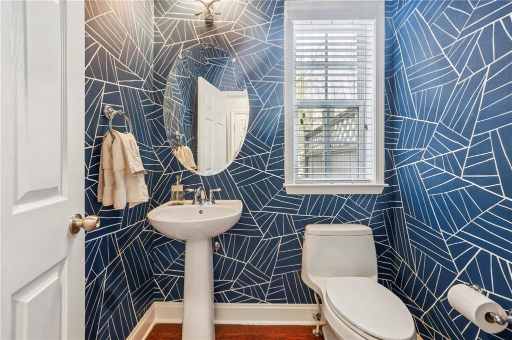 356 Ardmore Court NW