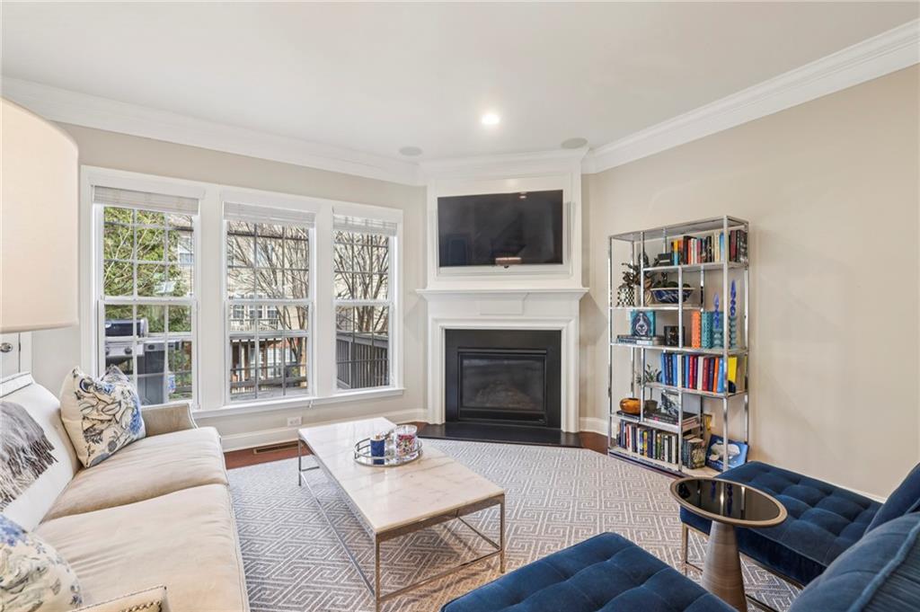 356 Ardmore Court NW