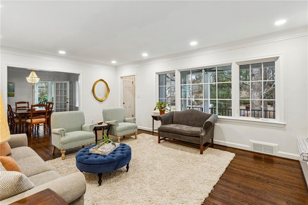 734 Woodley Drive NW