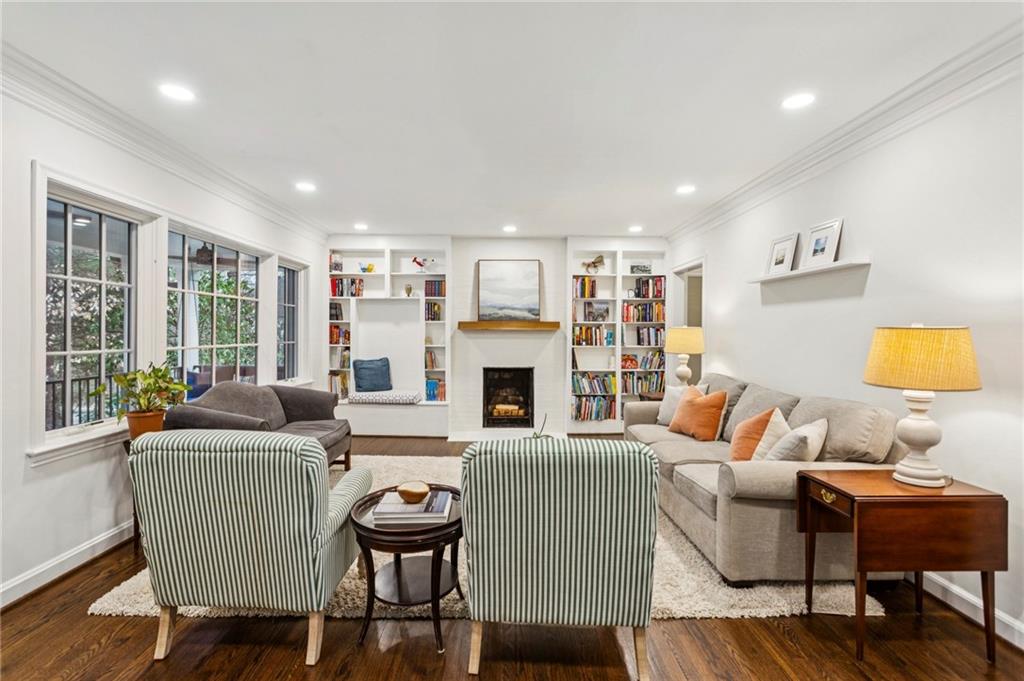 734 Woodley Drive NW