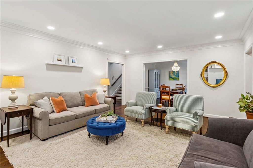 734 Woodley Drive NW