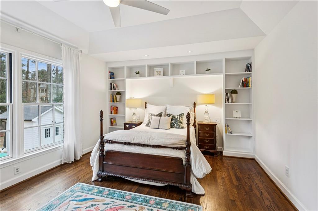 734 Woodley Drive NW