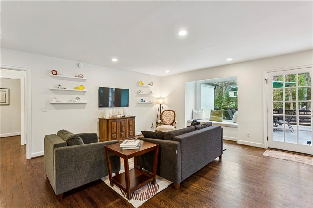 734 Woodley Drive NW