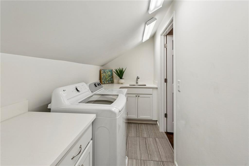 734 Woodley Drive NW