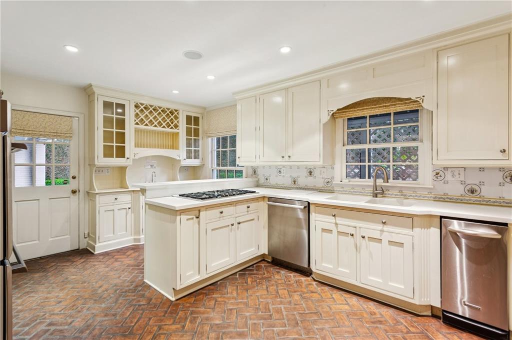 3647 Cloudland Drive NW