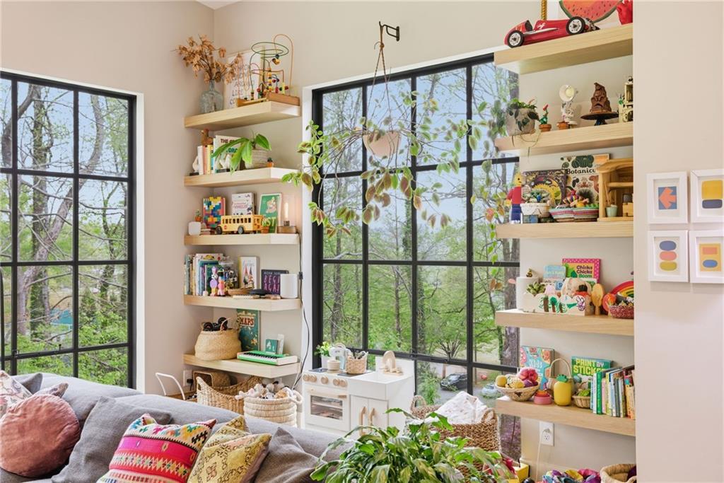 571 Overbrook Drive NW