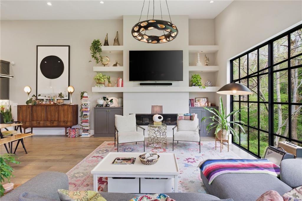 571 Overbrook Drive NW