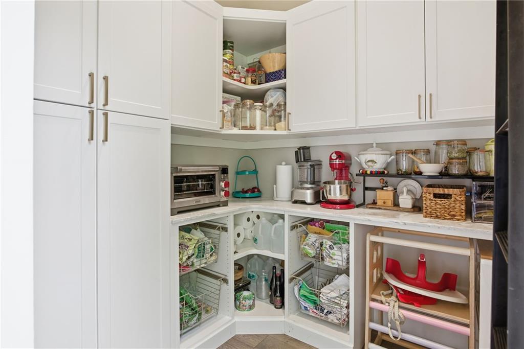 571 Overbrook Drive NW