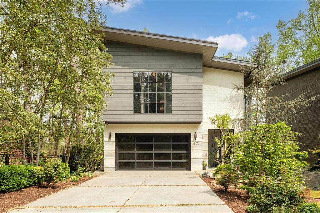 571 Overbrook Drive NW