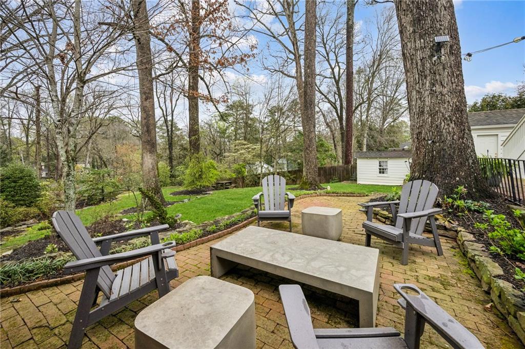 1892 Greystone Road NW